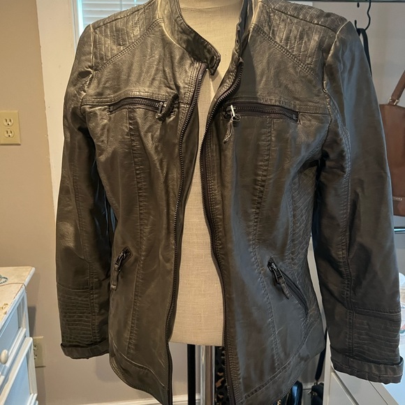 Leather jacket - Picture 2 of 3